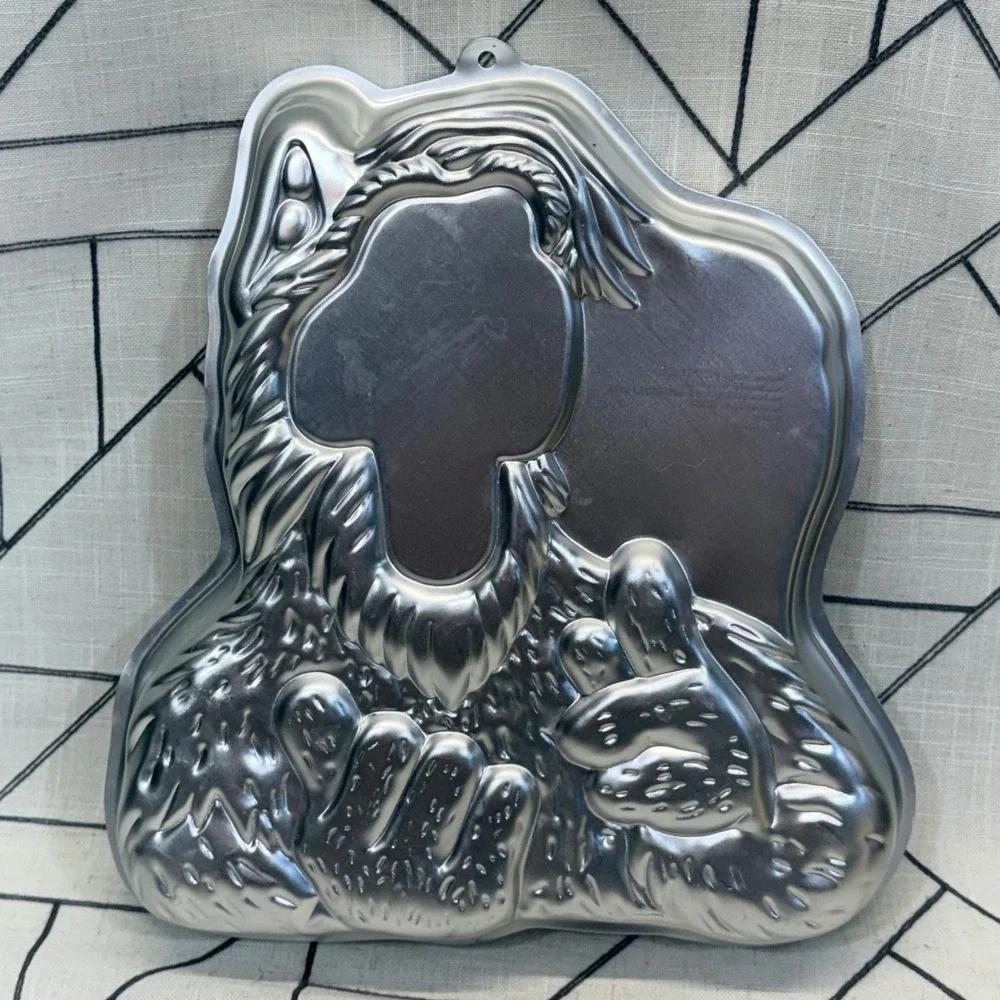 Wilton ALF Cake‎ Pan 13